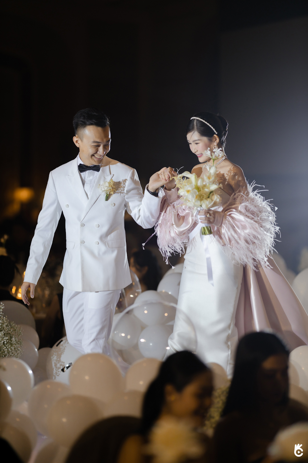 Lê Âu Ngân Anh bật khóc, dành lời ngôn tình với ông xã BTV trong hôn lễ như mơ - Hình 11