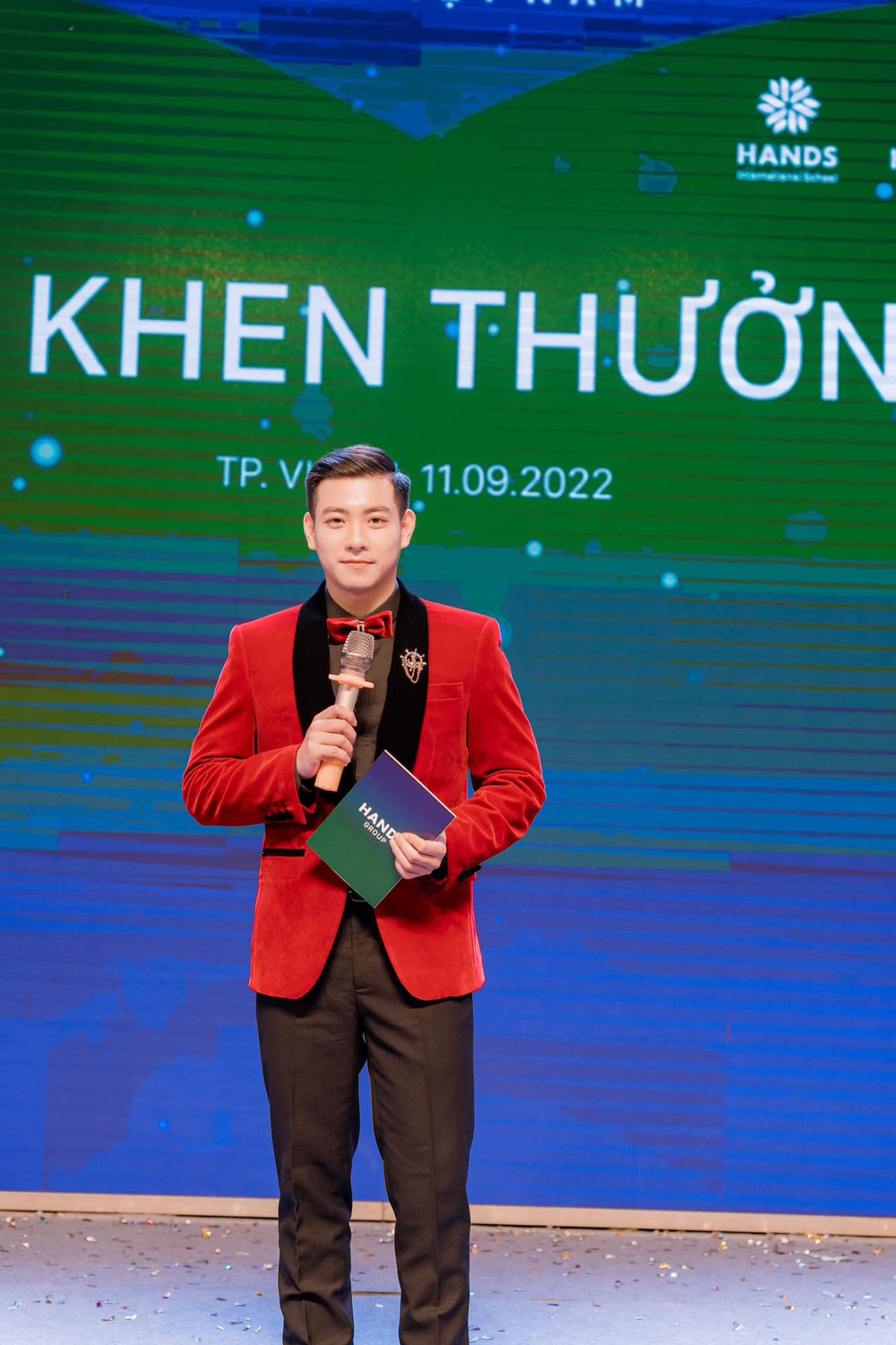 Mỹ nam làm nhân viên cây xăng gây sốt MXH, khiến chị em bất ngờ về danh tính, công việc thật - Hình 3