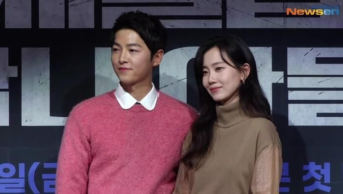 Song Hye Kyo và 'người đàn ông đặc biệt' 22 năm, Song Joong Ki dẫn tình mới ra mắt gia đình - Hình 8
