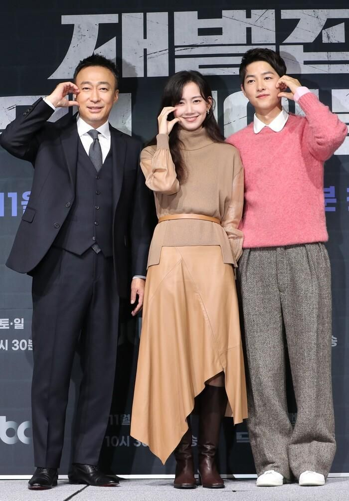 Song Hye Kyo và 'người đàn ông đặc biệt' 22 năm, Song Joong Ki dẫn tình mới ra mắt gia đình - Hình 6