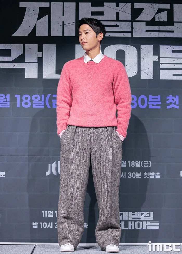 Song Joong Ki mất điểm trầm trọng vì phạm phải 1 điều tối kỵ, còn hành động gây sốc với kẻ thù! - Hình 4