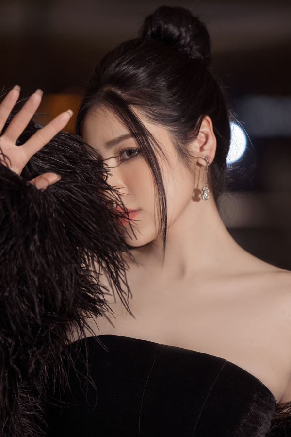 Á hậu Tú Anh: Tiểu thư nhà giàu tạm gác sự nghiệp lấy chồng thiếu gia, cuộc sống hôn nhân gây choáng - Hình 26