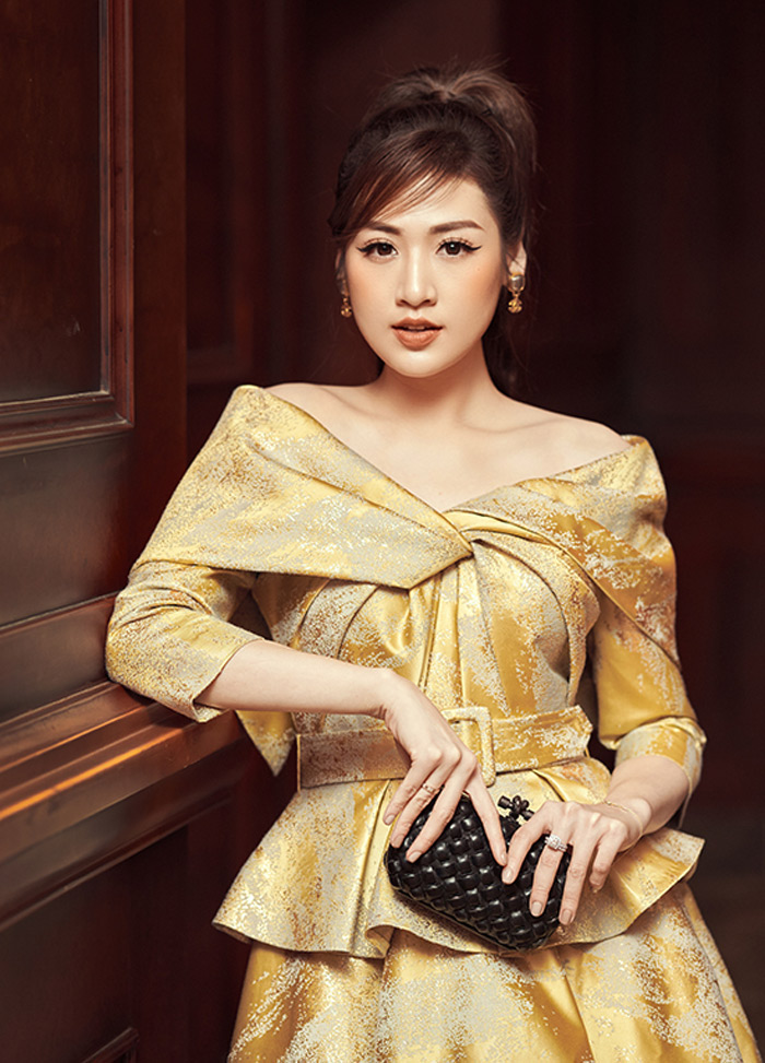 Á hậu Tú Anh: Tiểu thư nhà giàu tạm gác sự nghiệp lấy chồng thiếu gia, cuộc sống hôn nhân gây choáng - Hình 1