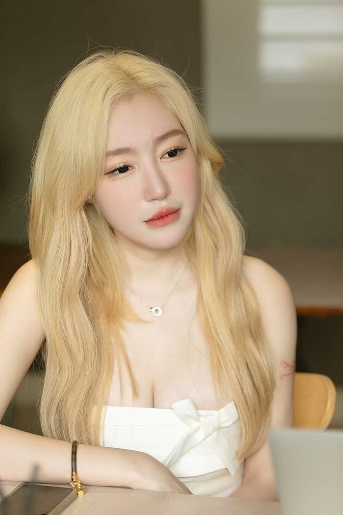 Elly Trần tiết lộ bị đồng nghiệp của chồng đụng chạm, tuyên bố một câu đanh thép đến bố ruột hai con - Hình 1