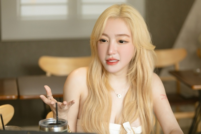 Elly Trần tiết lộ bị đồng nghiệp của chồng đụng chạm, tuyên bố một câu đanh thép đến bố ruột hai con - Hình 2