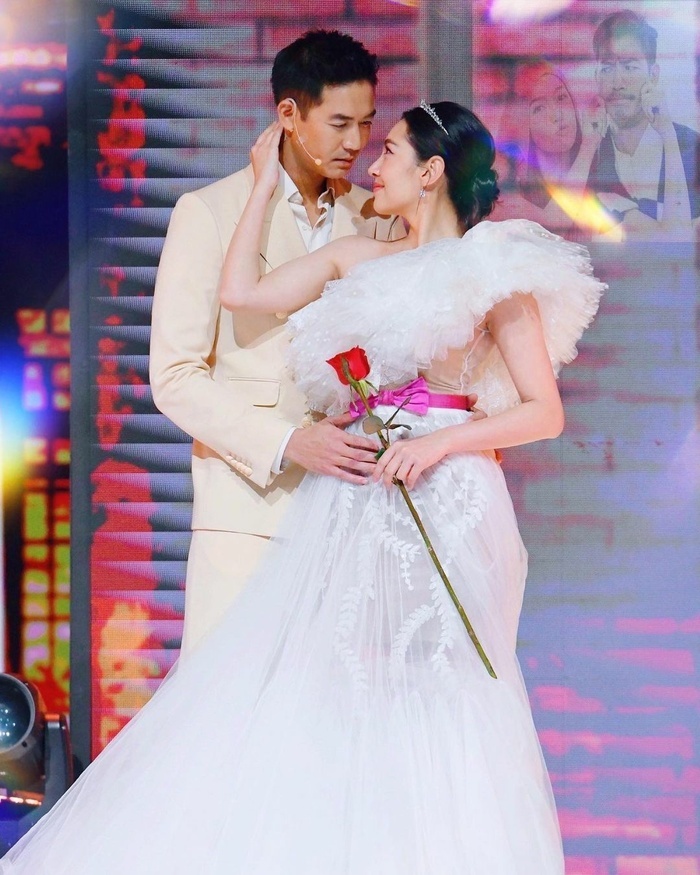Weir Sukollawat - Gây sốt bởi mối tình 10 năm với Bella Ranee, vội vã kết hôn sau 6 tháng chia tay - Hình 8