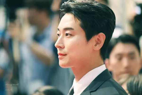 Joo Ji Hoon: Thế tử vướng tù tội, người tình duy nhất của Song Ji Hyo và quá khứ tăm tối - Hình 6