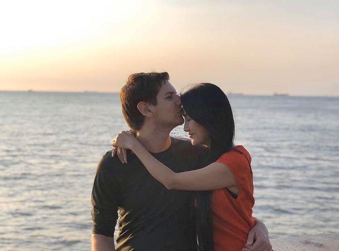 Quỳnh Lam: Nữ hoàng phim xưa vướng ồn ào không cần khán giả và mối tình 10 năm bên bạn trai Tây - Hình 9