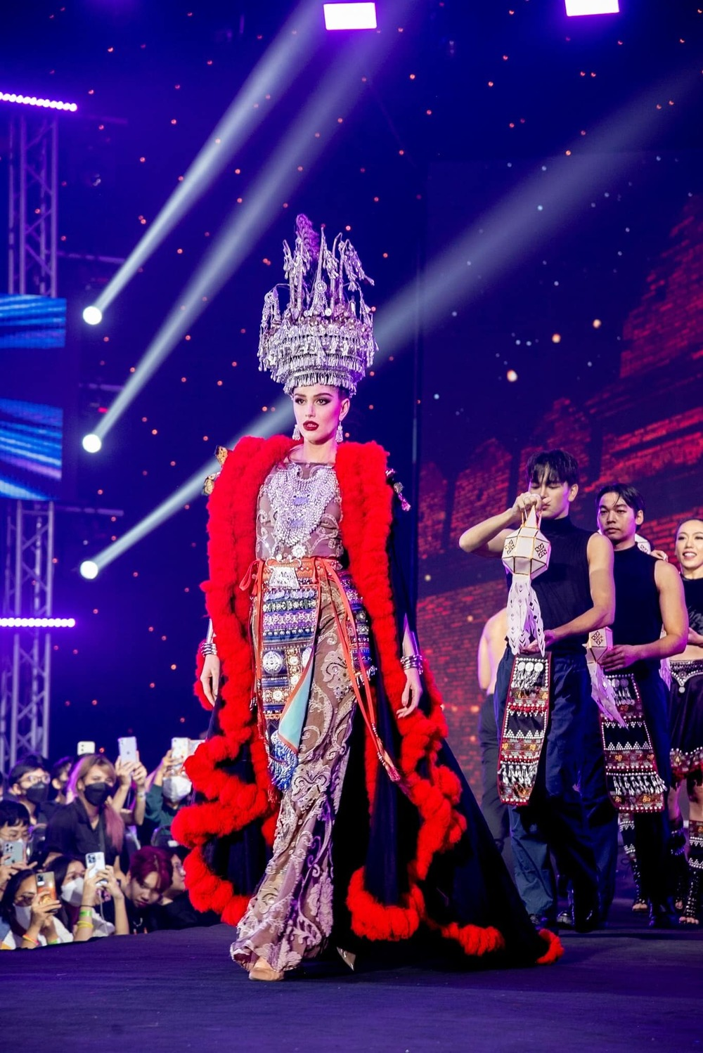 Top 10 MGI công du Philippines, mọi sự chú ý dồn vào chánh cung, Engfa chính thức ra rìa? - Hình 16