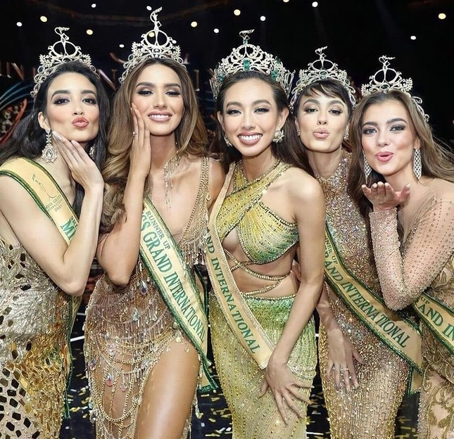 Vivianie Diaz-Arroyo - Á hậu 3 MGI tung bộ ảnh đẹp mê hồn, còn dành lời khen có cánh đến Thuỳ Tiên - Hình 10
