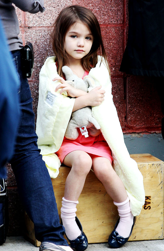 Suri Cruise: Công chúa kiêu kỳ bậc nhất Hollywood bị Tom Cruise bỏ rơi, nay sống giản dị bất ngờ - Hình 3