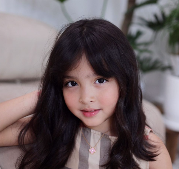 Zia - con gái mỹ nhân đẹp nhất Philippines: Vẻ đẹp như búp bê sống, chỉ chờ lớn để thi Hoa hậu - Hình 2