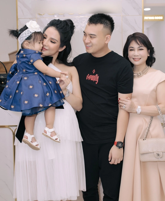 Diệp Lâm Anh tiết lộ chồng cũ có dấu hiệu không kiểm soát bản thân, tự ý đến trường giữ con trai - Hình 8