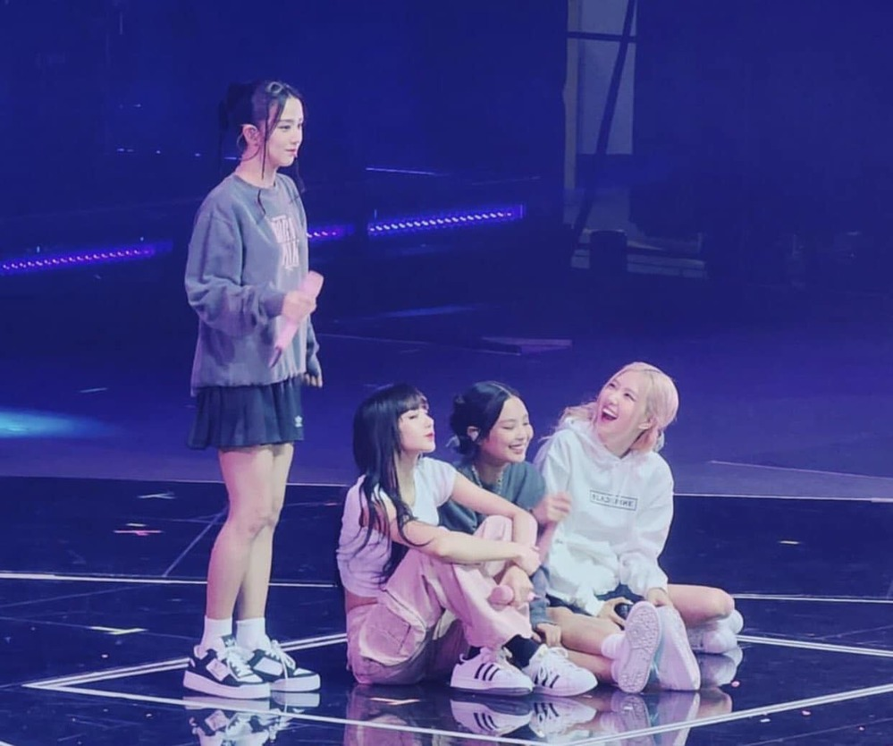 BLACKPINK bị nói giỏi móc túi fan nhưng diễn lại hời hợt, YG công bố tình trạng sức khỏe của Jisoo - Hình 2