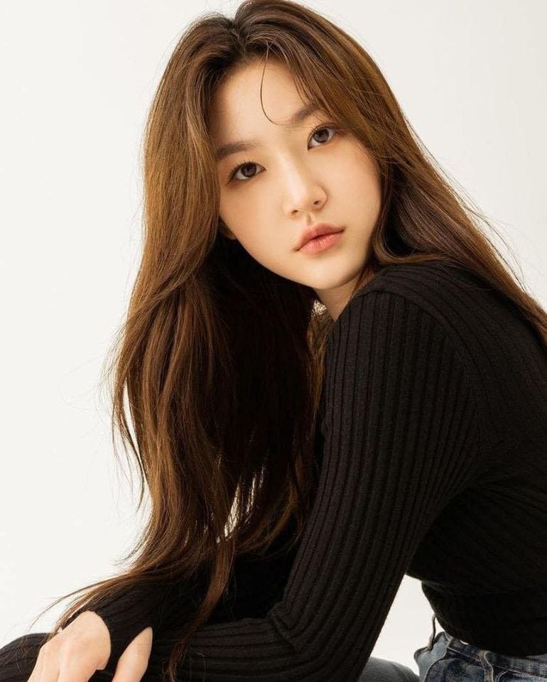 Kim Saeron đăng ảnh có thuốc hút điện tử dù đang trong thời gian tự kiểm điểm vì uống rượu gây TNGT - Hình 2
