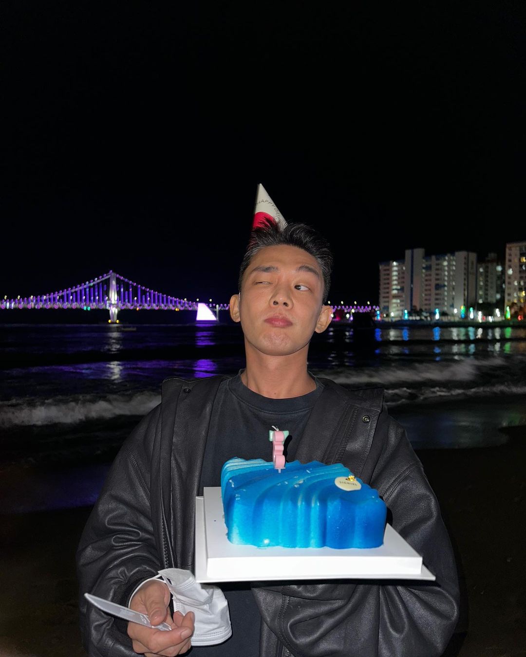 Yoo Ah In có hành động 'sâu cay' để nói về thảm kịch Itaewon - Hình 6