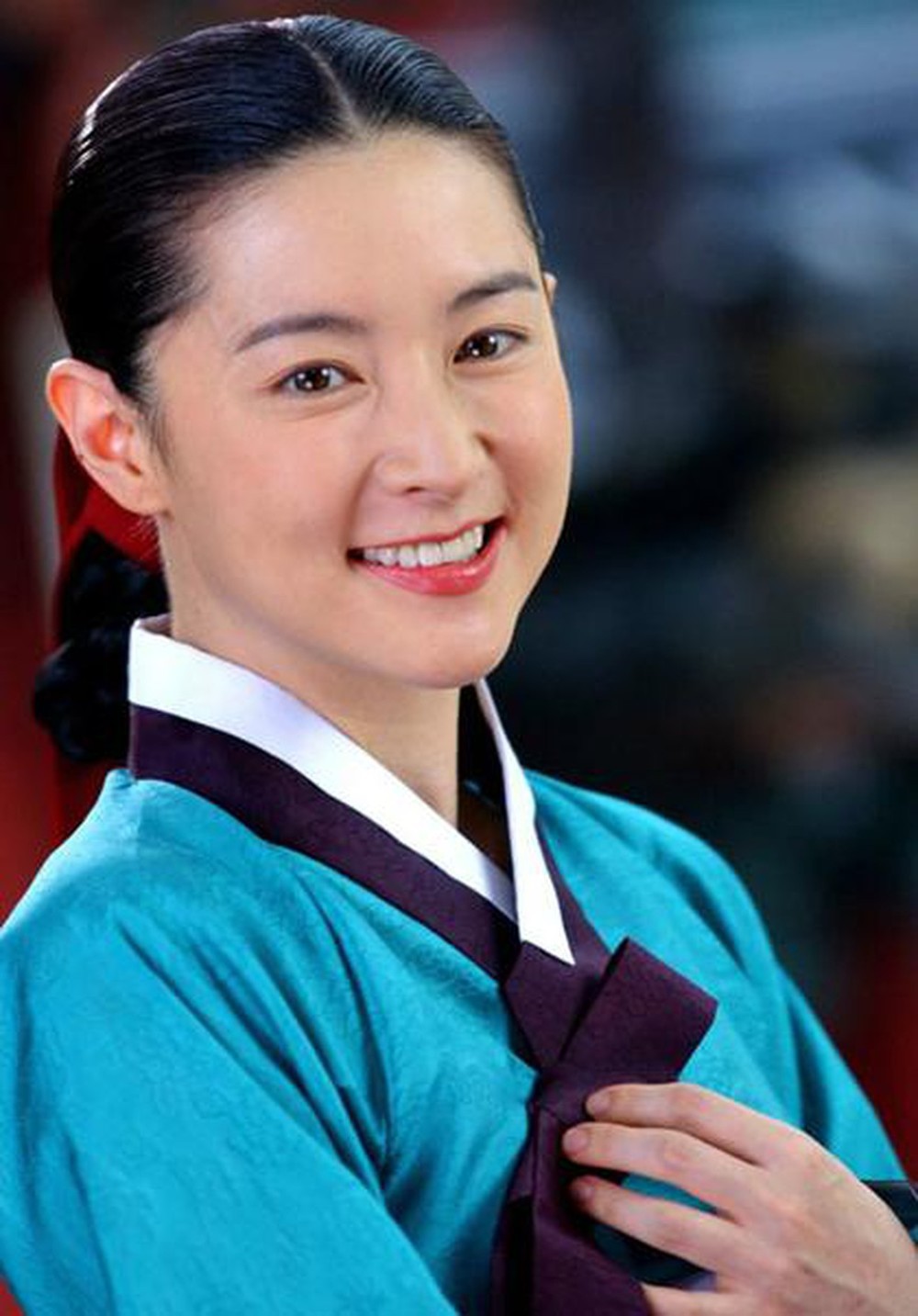 Lee Young Ae: 'Quốc bảo nhan sắc', giàu kếch xù, trả toàn bộ chi phí đưa nạn nhân Itaewon về quê - Hình 4