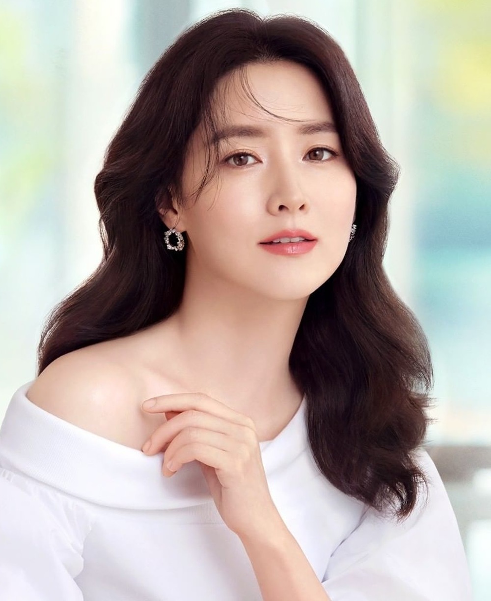Lee Young Ae: 'Quốc bảo nhan sắc', giàu kếch xù, trả toàn bộ chi phí đưa nạn nhân Itaewon về quê - Hình 13