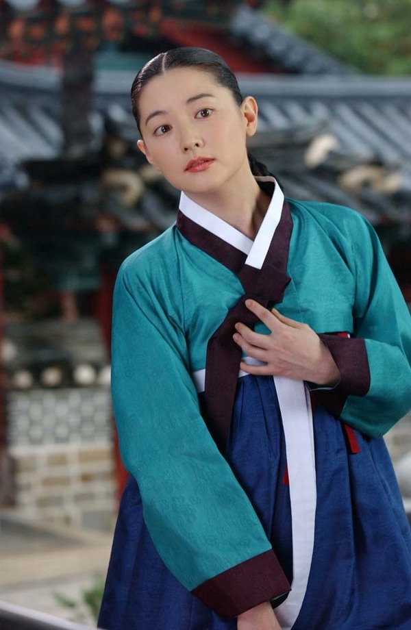Lee Young Ae: 'Quốc bảo nhan sắc', giàu kếch xù, trả toàn bộ chi phí đưa nạn nhân Itaewon về quê - Hình 2