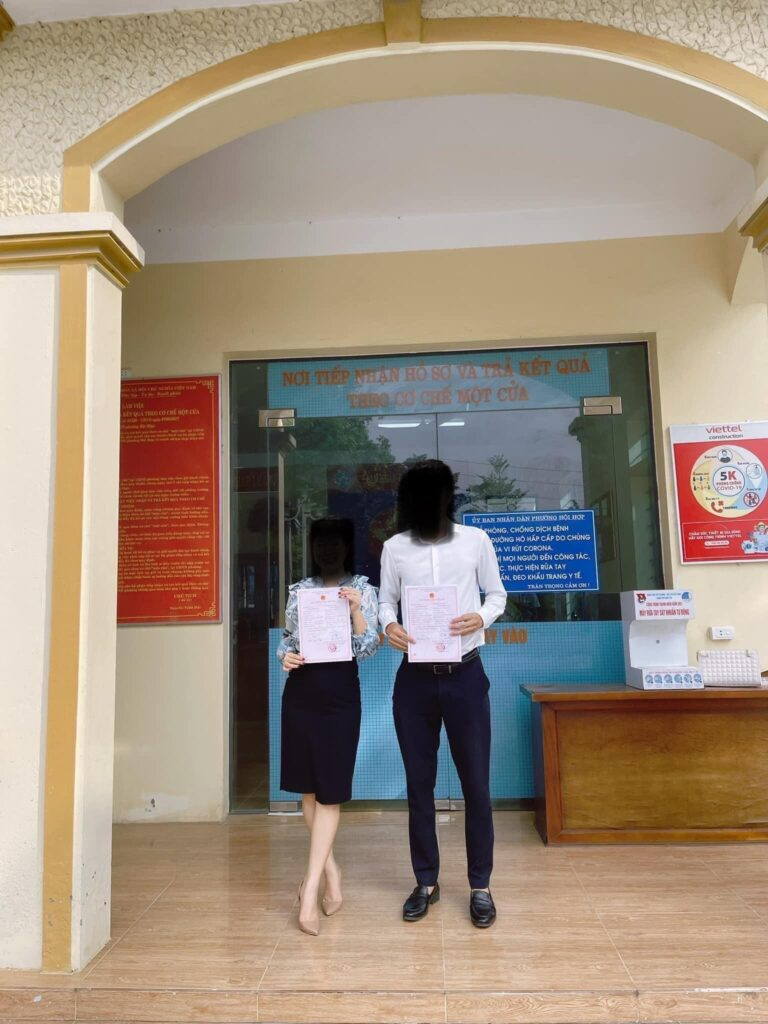 Lộ thêm clip cô giáo mầm non bị gia đình chồng úp sọt ở Hotel, chị cả chất vấn gay gắt - Hình 7