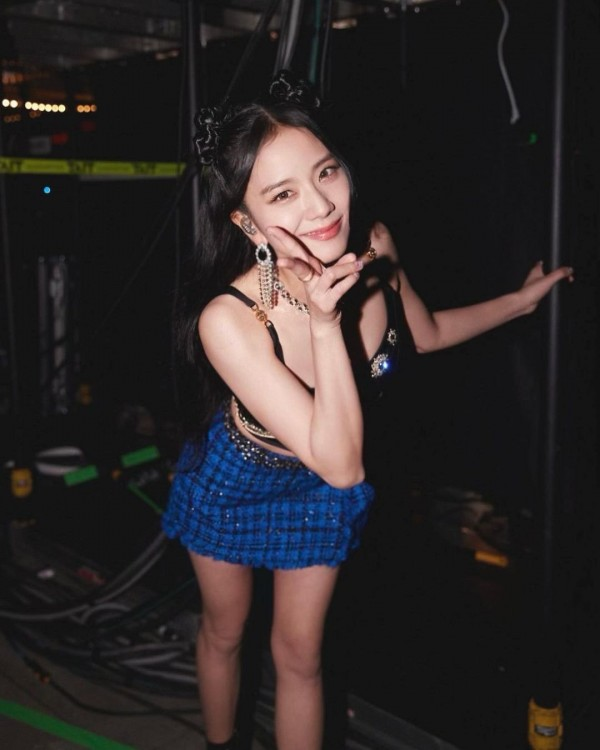 Jisoo phải nhập viện, Rosé cứu nguy Jennie, khẩn cầu fan 1 điều giữa concert vì sức khỏe báo động? - Hình 5