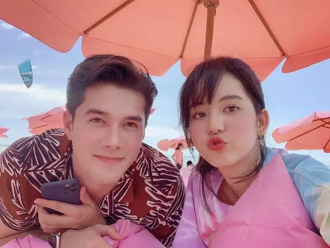 Mick Thongraya: Mỹ nam 1m9 cạo đầu đi tu báo hiếu và chuyện tình tốn giấy mực nhất xứ chùa Vàng - Hình 7