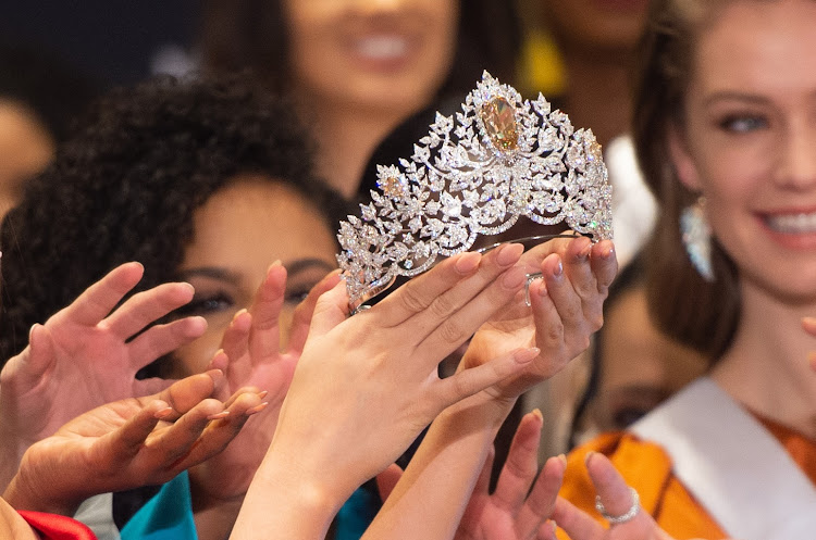 Miss Universe đi vào vết xe đổ của ông Nawat khi tuyên bố TOP 7, Ngọc Châu khẩn cấp làm 1 việc? - Hình 8