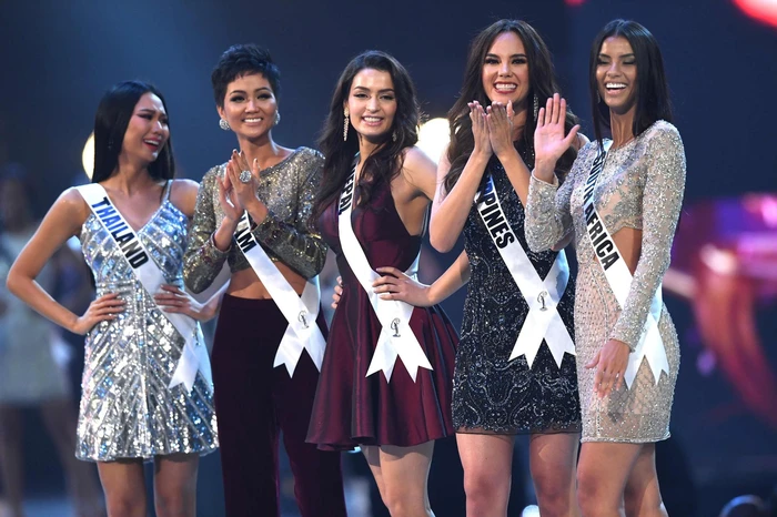 Miss Universe đi vào vết xe đổ của ông Nawat khi tuyên bố TOP 7, Ngọc Châu khẩn cấp làm 1 việc? - Hình 5