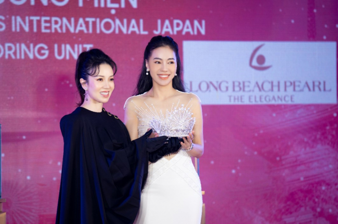 Tân MIJ 2022 - đối thủ Phương Anh vừa lộ diễn đã gây choáng với màn đội crown như ụp nón bảo hiểm? - Hình 5