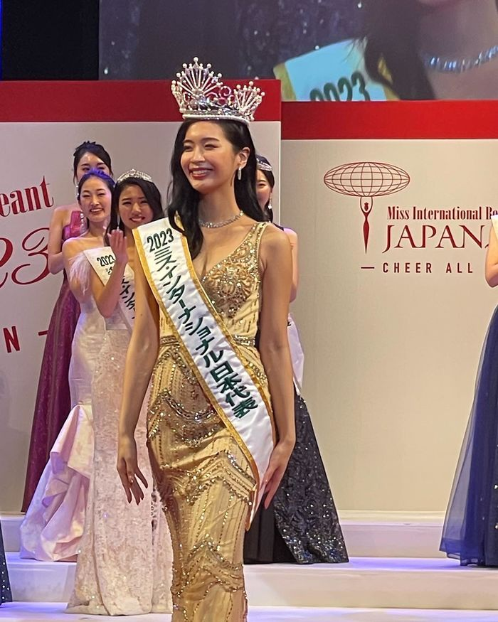 Tân MIJ 2022 - đối thủ Phương Anh vừa lộ diễn đã gây choáng với màn đội crown như ụp nón bảo hiểm? - Hình 4