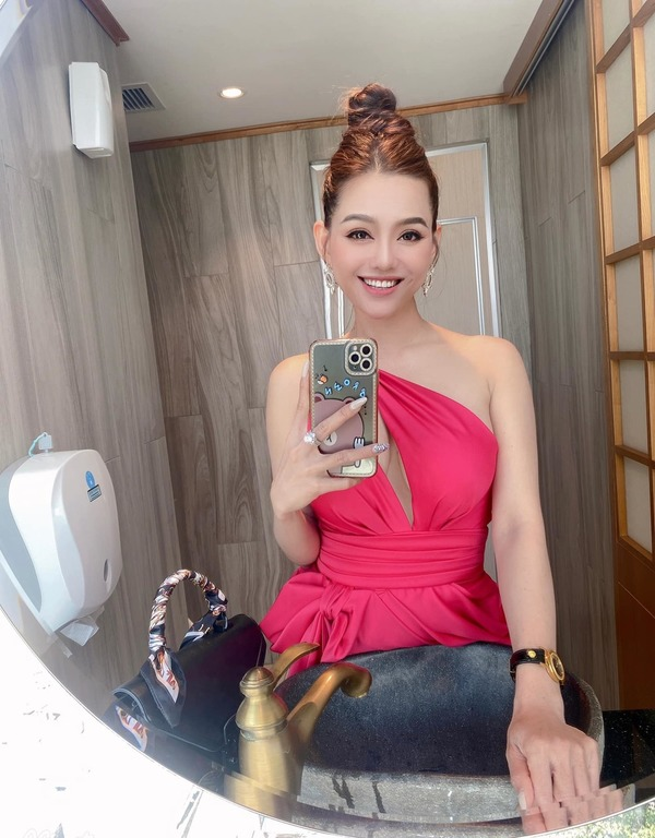Hiền Trang Cổng mặt trời: Chạy show khi làm mẹ đơn thân, ngày càng nhuận sắc sau ly hôn chồng - Hình 9