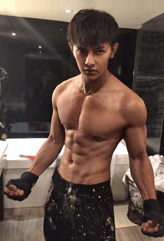 Uông Đông Thành - Chàng A Kim Thơ Ngây: Từng bị đồn yêu đồng giới với Viêm Á Luân, giờ ra sao? - Hình 9