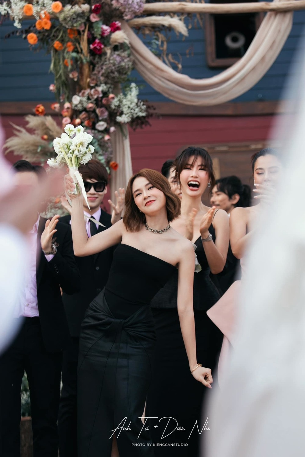 Hot girl Sam bất ngờ được cầu hôn, gây choáng với nhẫn kim cương khủng: Hoa cưới Diệu Nhi ứng nghiệm - Hình 5