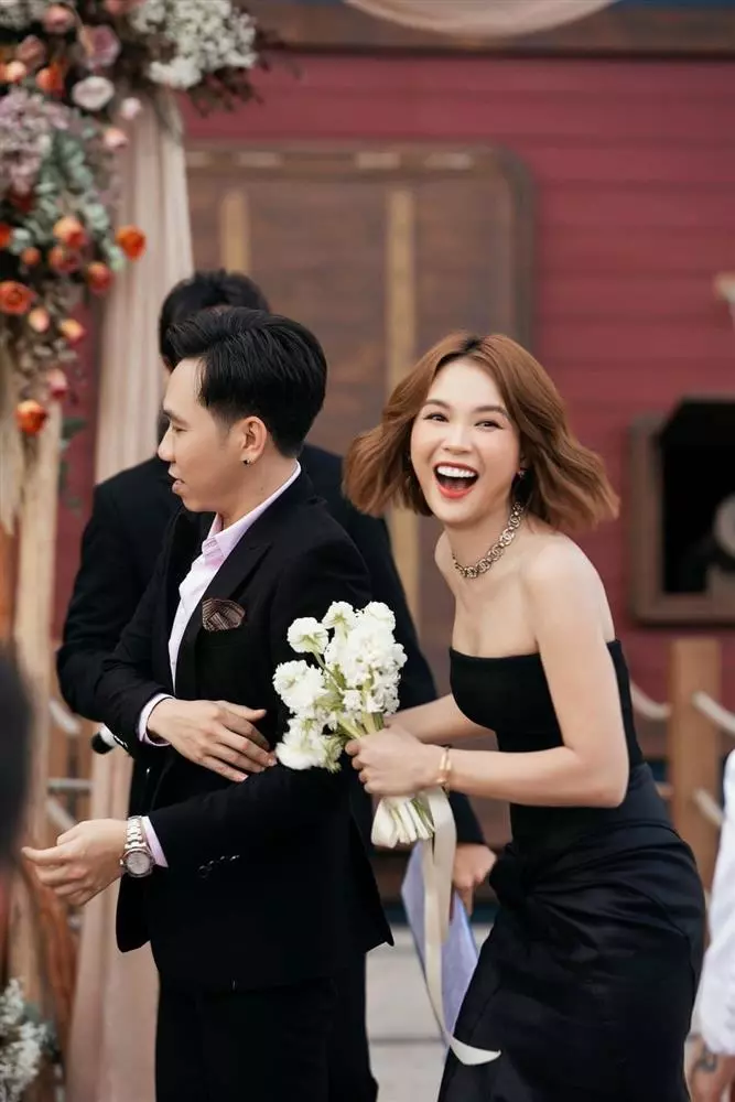 Hot girl Sam bất ngờ được cầu hôn, gây choáng với nhẫn kim cương khủng: Hoa cưới Diệu Nhi ứng nghiệm - Hình 3