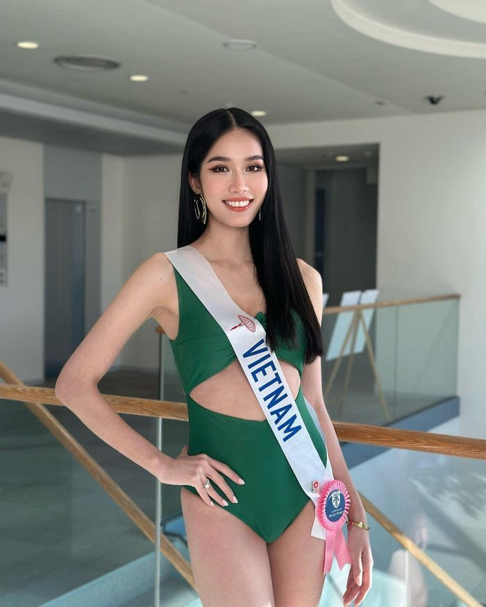 Phương Anh gây tranh cãi trong phần thi Trang phục áo tắm ở MI 2022: Fan khuyên không búi tóc vía - Hình 6