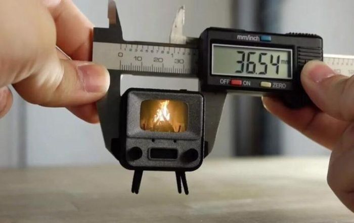Cận cảnh chiếc tivi nhỏ nhất thế giới - Hình 1