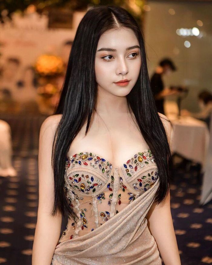 Hot girl áo dài Meily Mia đổi gu, quyến rũ không lối thoát - Hình 7