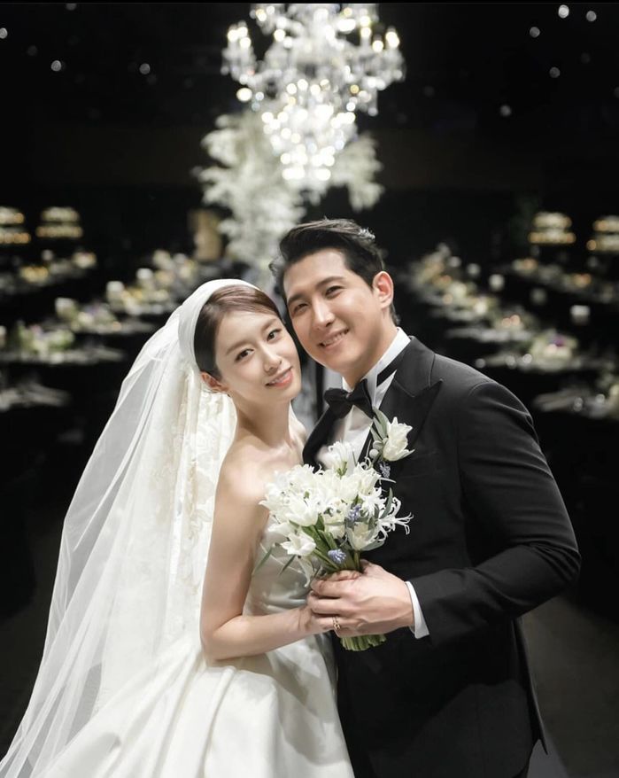 Jiyeon là cô dâu số hưởng: Được chồng cưng, IU tặng quà kim cương - Hình 2