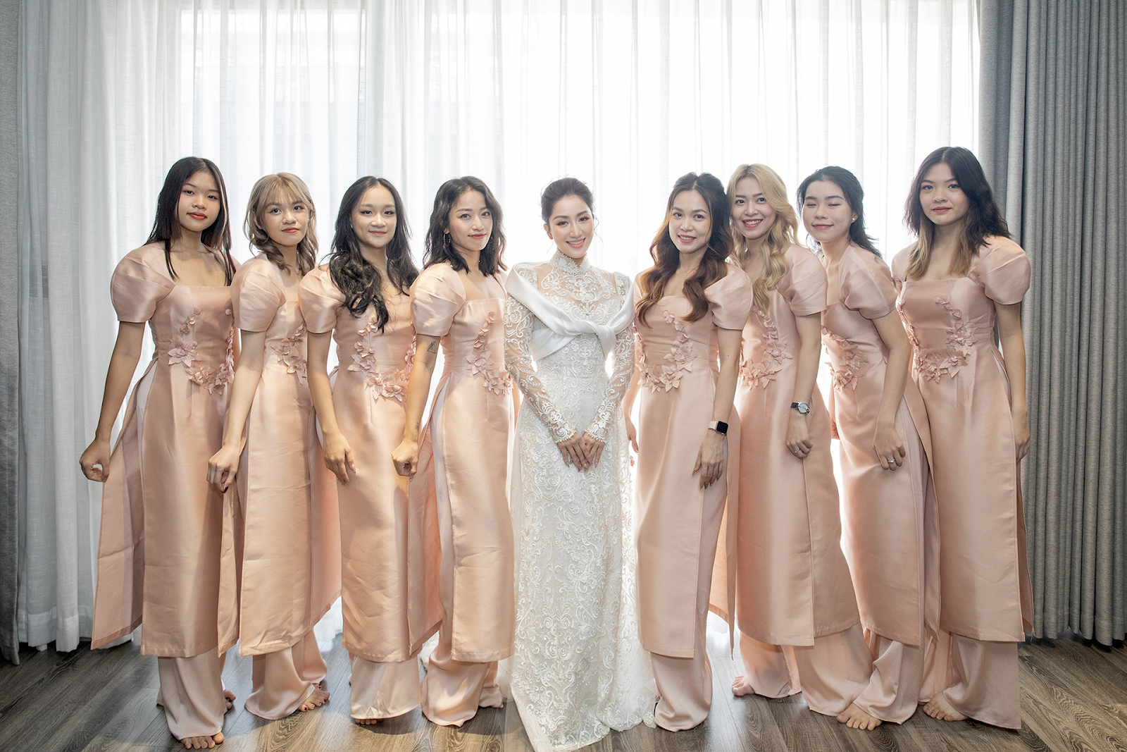 Khánh Thi bật khóc tại lễ cưới khi được bà ngoại Phan Hiển công nhận danh phận con dâu sau 13 năm - Hình 5