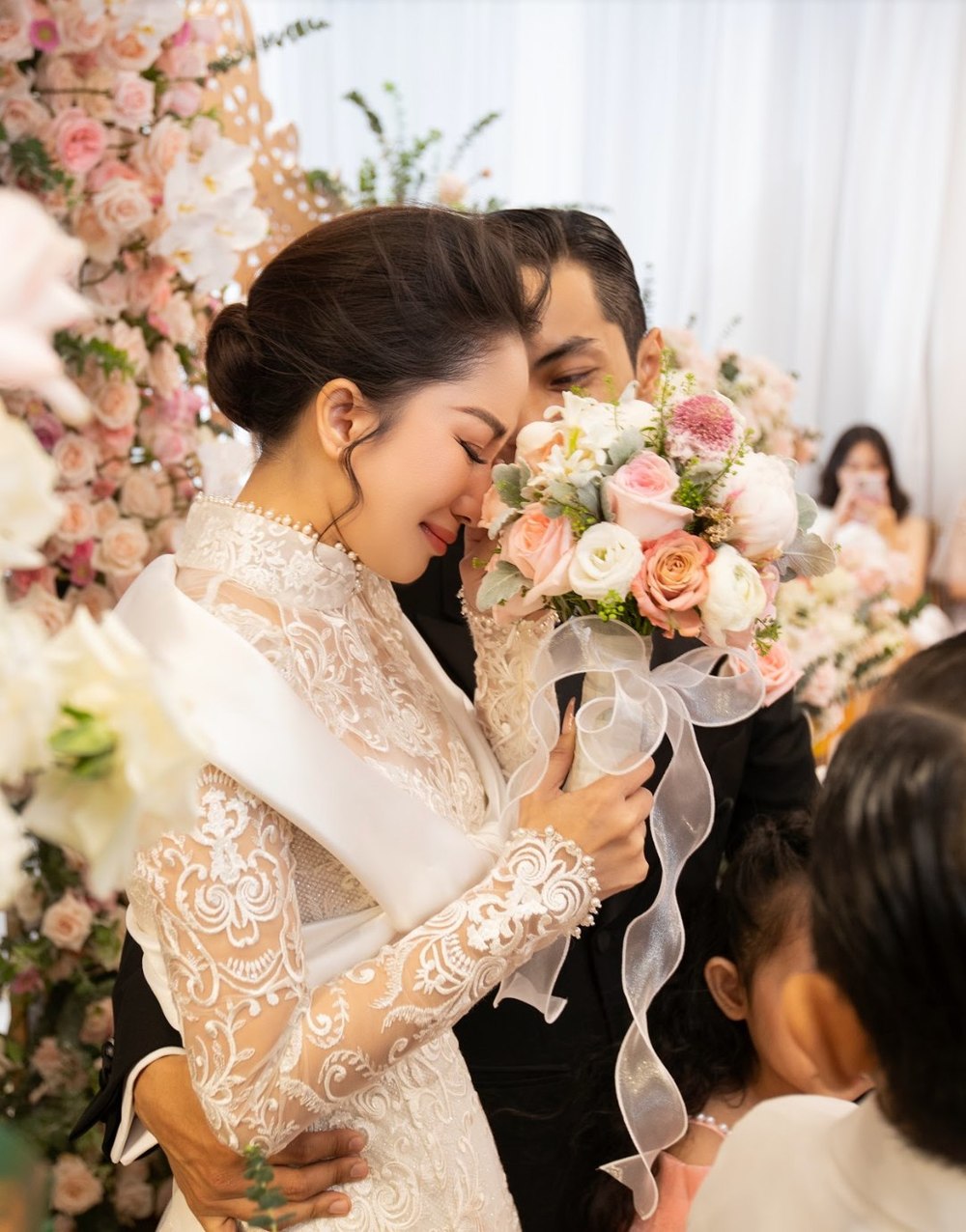 Khánh Thi được bà ngoại Phan Hiển trực tiếp tặng vàng làm sính lễ - Hình 7