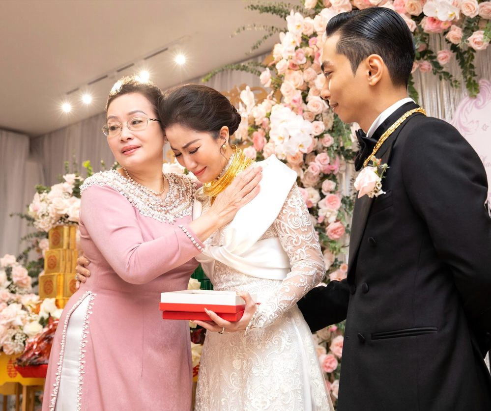 Khánh Thi được bà ngoại Phan Hiển trực tiếp tặng vàng làm sính lễ - Hình 6
