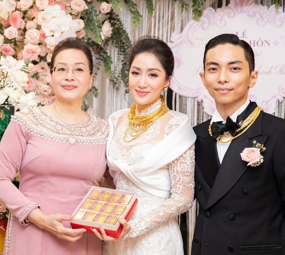 Khánh Thi được bà ngoại Phan Hiển trực tiếp tặng vàng làm sính lễ - Hình 1