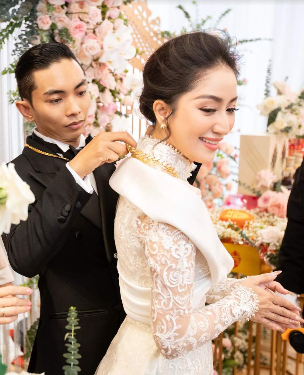 Khánh Thi được bà ngoại Phan Hiển trực tiếp tặng vàng làm sính lễ - Hình 5