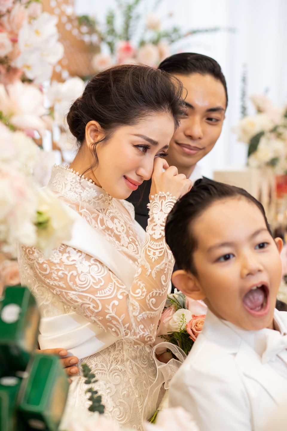 Khánh Thi xúc động khi được bà Phan Hiển tuyên bố danh phận sau 13 năm - Hình 4