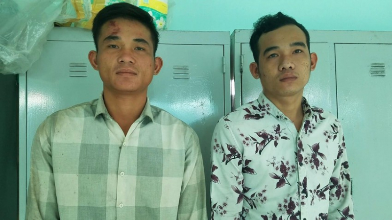 Khống chế 2 đối tượng say xỉn tấn công CSGT, đòi đốt xe - Hình 1