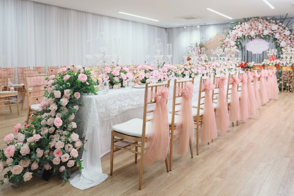 Không gian lễ thành hôn của Khánh Thi - Phan Hiển - Hình 11