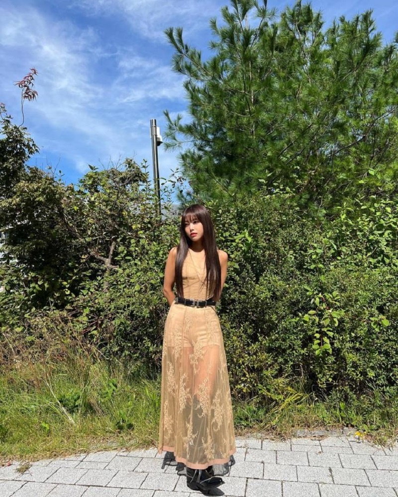 Kim Kardashian, Dua Lipa lăng xê mốt thời trang lộ nội y vào mùa đông - Hình 6