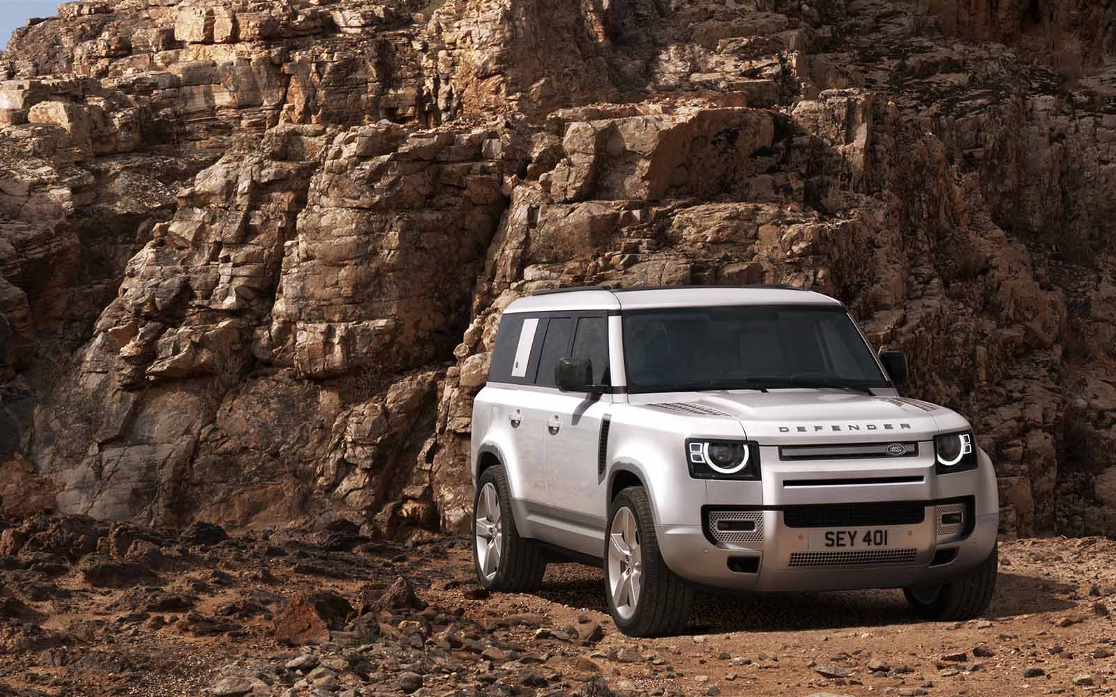 Land Rover Defender 130: Chút đậm vị cho ly nâu đá ngày đông - Hình 3