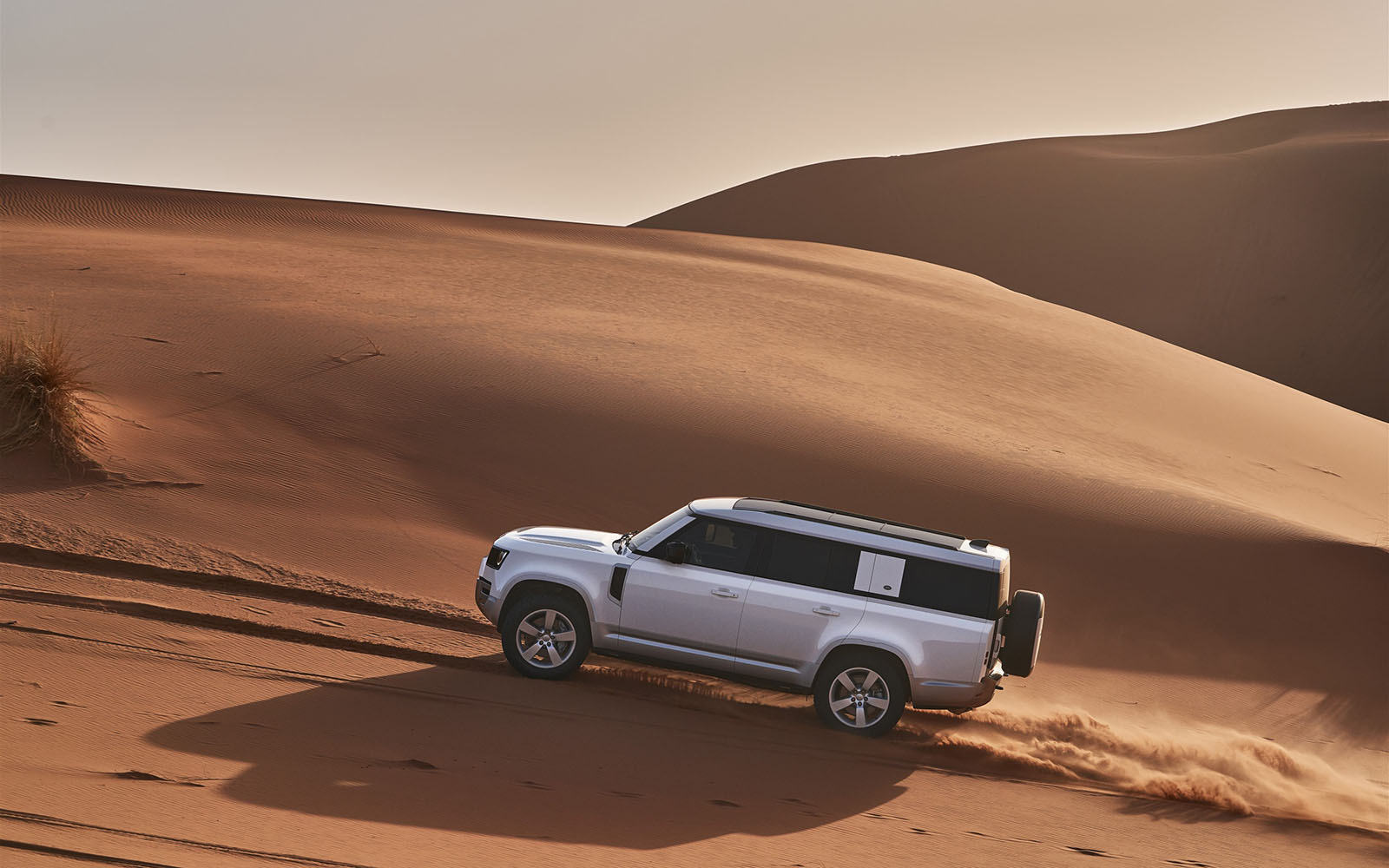 Land Rover Defender 130: Chút đậm vị cho ly nâu đá ngày đông - Hình 4