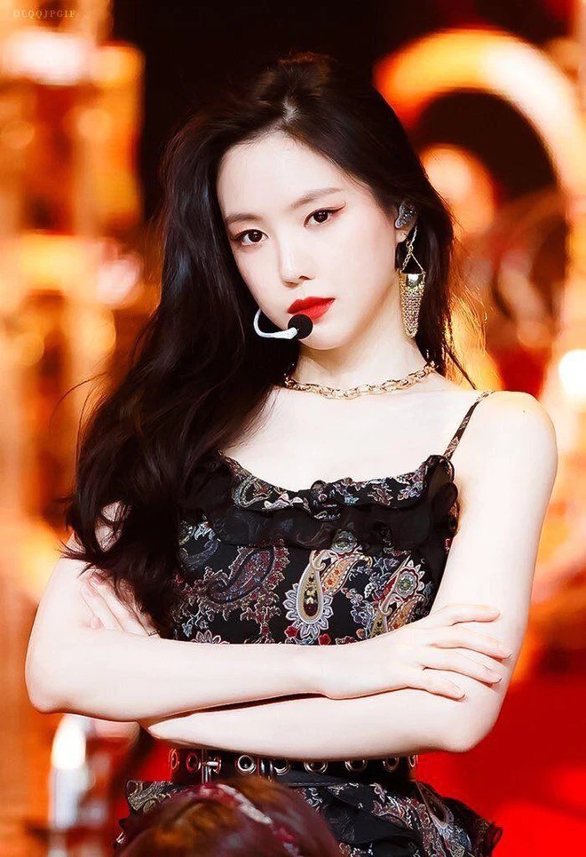 Naeun (Apink) và ma cà rồng Lee Soo Hyuk bị nghi hẹn hò lộ liễu, YG phản ứng ra sao? - Hình 9